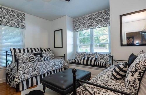 Natchez House | The Linden Cottage located directly behind Linden Bed and Breakfast