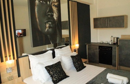 Militari Hotel | The Line Hotel