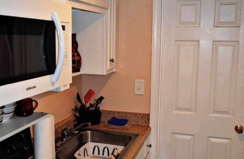 Helen House | The Lionheart Inn - Charming Private 1 Bedroom 1 Bath Apartment Downtown Helen