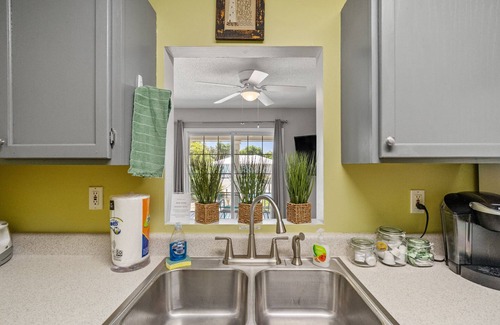 Riviera Beach House | The Little Dolphin - 1 block to beach, quiet west end