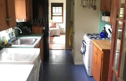 Winchester Cottage | The Little House. Historic 2-BR waterfront cottage in Winchester w/WiFi, AC
