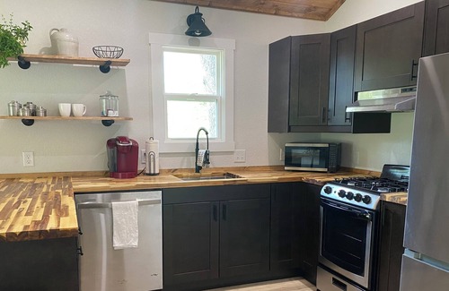 Yellville House | The Little House on Broadway