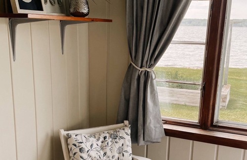 Whitehall House | The Little Pearl on White Lake…a perfect get away!