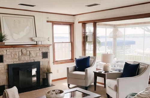 Whitehall House | The Little Pearl on White Lake…a perfect get away!
