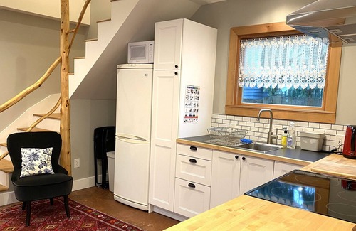 Cully Cottage | The Little Red Barn in the Big City!