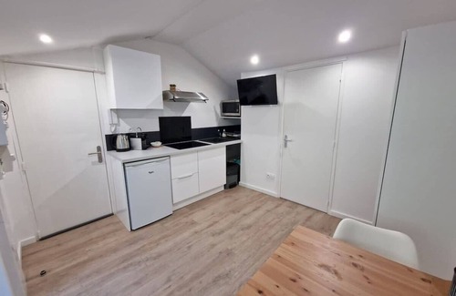 Vassieux - Crepieux Apartment | The Little Strasbourg - Renovated Studio - 3 People - Caluire