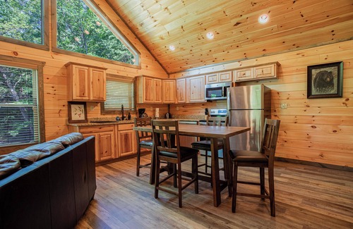 Gatlinburg - Pigeon Forge Cabin | The little wooden star