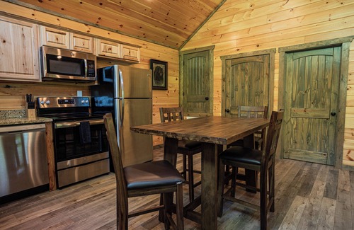 Gatlinburg - Pigeon Forge Cabin | The little wooden star