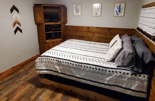 Sulphur Cabin | The Little Woods Cabin