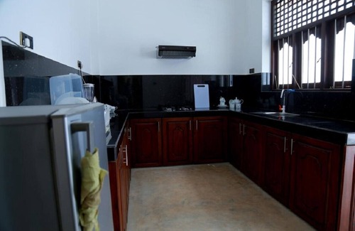 Sri Jayawardenepura Kotte Villa | The villa has 6 bedrooms, 1 bathroom, a flat-screen Tv with satellite channels,