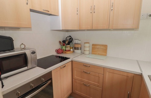Crynant Cottage | THE LOBSTER POT, pet friendly, luxury holiday cottage in Oxwich