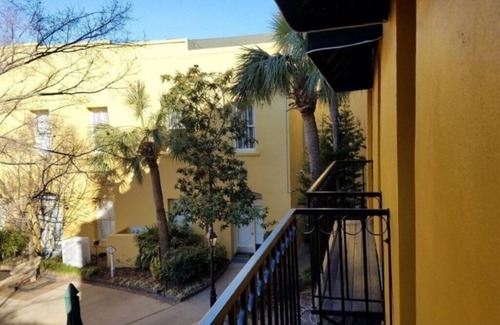 French Quarter Apartment | The Lodge Alley Inn™ - Studio (2F)