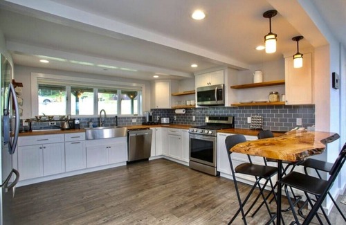North Adams House | The Lodge @ America's Switzerland - The Mountains Are Calling!