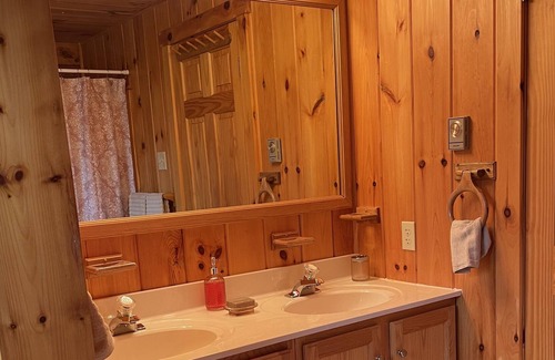 Jim Thorpe Cabin | The Lodge at Bear Creek Lake/Your Log Cabin Escape
