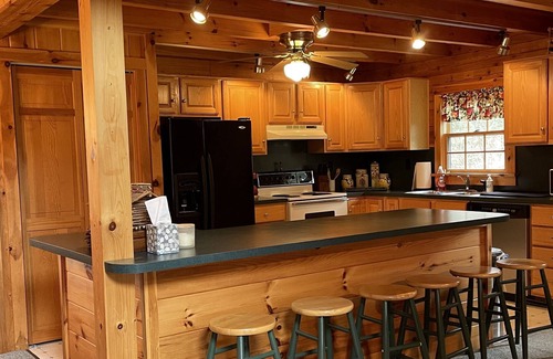 Jim Thorpe Cabin | The Lodge at Bear Creek Lake/Your Log Cabin Escape
