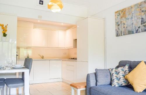 Leominster House | The Lodge At Forbury Cottage