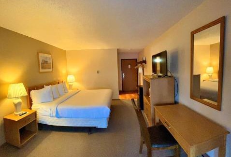 Sturgeon Bay Resort | The Lodge at Leathem Smith