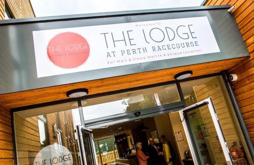 Perth Cabin | The Lodge At Perth Racecourse
