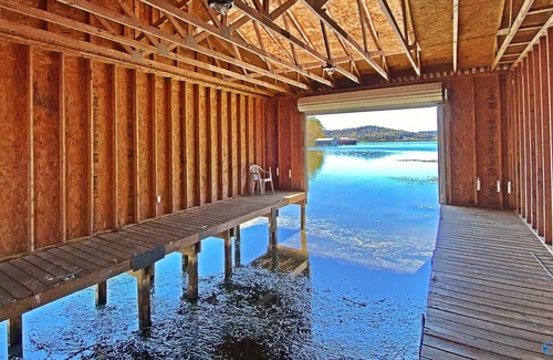 Guntersville House | The Lodge at the Lake - Waterfront with Boathouse