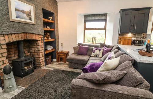 Bouth House | The Lodge