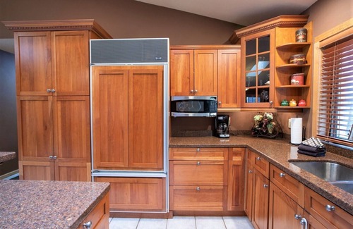 Comstock Cabin | The Lodge: Gorgeous Wooded Retreat on Pristine North Pipe Lake, Hot Tub