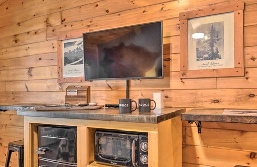 Bryson City Cabin | The Lodge Nantahala River. Bryson City, North Carolina. Suit #3