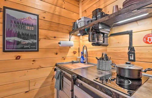 Bryson City Cabin | The Lodge Nantahala River. Bryson City, North Carolina. Suit #3