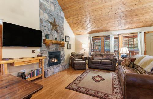 Branson West House | The Lodge on the Creek - Branson West Cabin with Beautiful Views