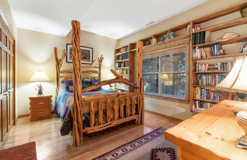 Branson West House | The Lodge on the Creek - Branson West Cabin with Beautiful Views