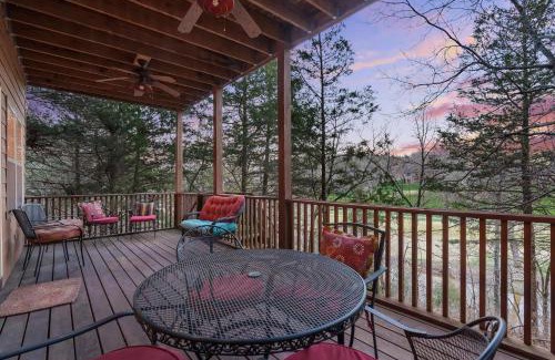 Branson West House | The Lodge on the Creek - Branson West Cabin with Beautiful Views