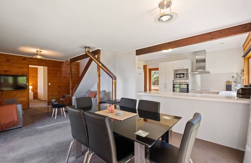 Fernhill House | The Lodge Plush Quiet Picturesque