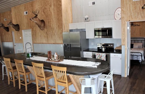 Jonesville House | The Lodge @ Riley Farms, Comfort & Rest close to The Ark