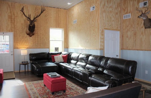 Jonesville House | The Lodge @ Riley Farms, Comfort & Rest close to The Ark