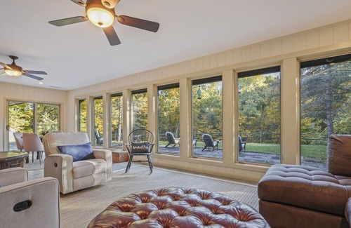 Germantown House | The Lodge - Spacious cozy lodge next to the Hudson River