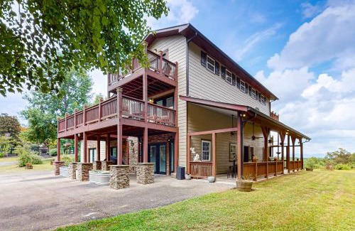 Talking Rock House | The Lodge