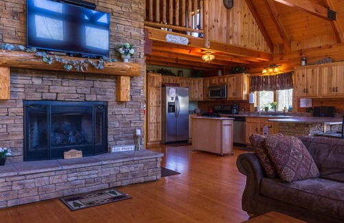 Logan Cabin | The Lodge with hot tub and 40-acre trails