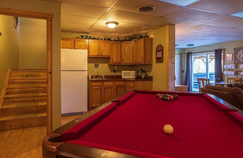 Logan Cabin | The Lodge with hot tub and 40-acre trails