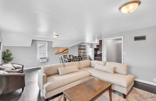 Middlebury House | The Loft 3BR Apartment with Scenic Deck
