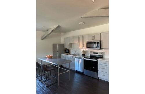 Mount Pleasant Apartment | The Loft at 121