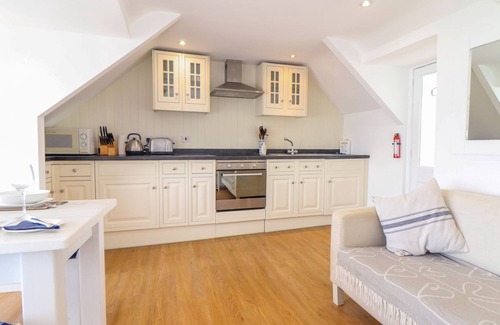 Portmellon Cottage | THE LOFT AT BEACH HOUSE, character holiday cottage in Mevagissey
