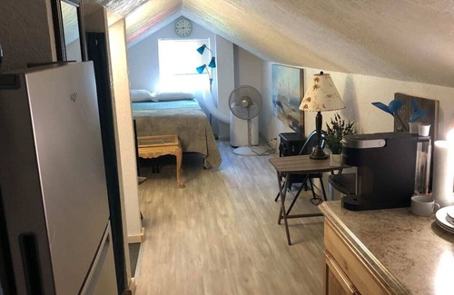 Central - Terry Apartment | The Loft at Howard's Hideaway