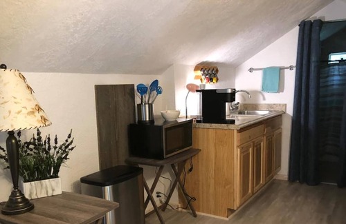 Central - Terry Apartment | The Loft at Howard's Hideaway