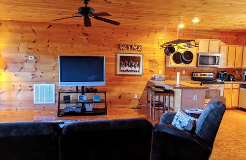 Mill Spring Cabin | The Loft at Parker-Binns Vineyard