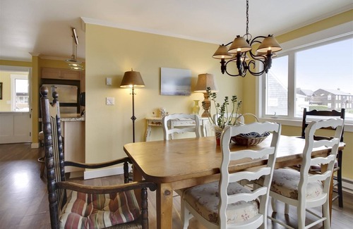 Downtown Cannon Beach House | The Loft - Beachcomber Vacation Homes