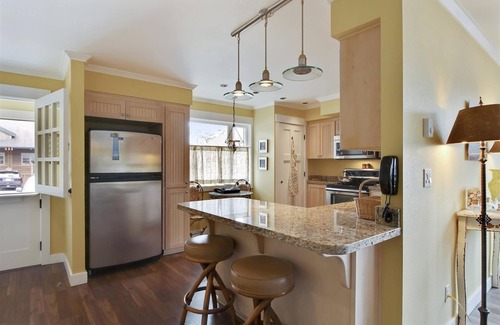 Downtown Cannon Beach House | The Loft - Beachcomber Vacation Homes