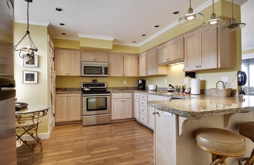 Downtown Cannon Beach House | The Loft - Beachcomber Vacation Homes