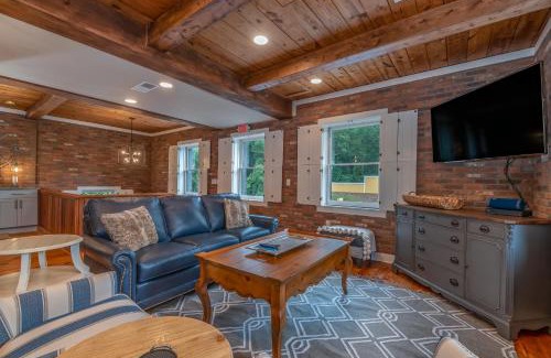 Lynn Apartment | The Loft on Trade Street