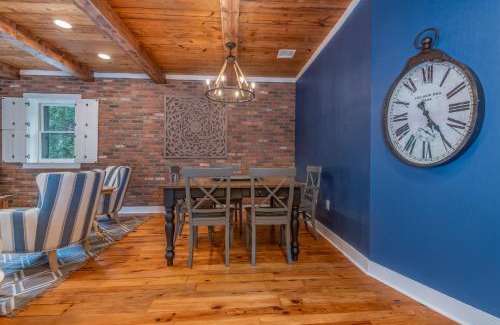 Lynn Apartment | The Loft on Trade Street