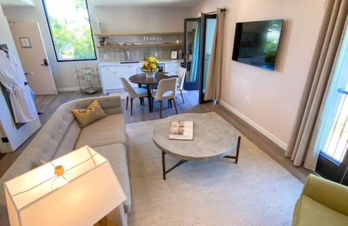 Paso Robles Apartment | The Lofts at Paso Market Walk - The Oak Room
