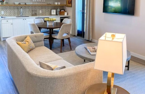 Paso Robles Apartment | The Lofts at Paso Market Walk - The Oak Room